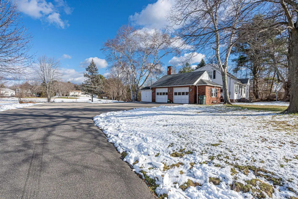 414 S Mammoth Road Manchester NH 03109