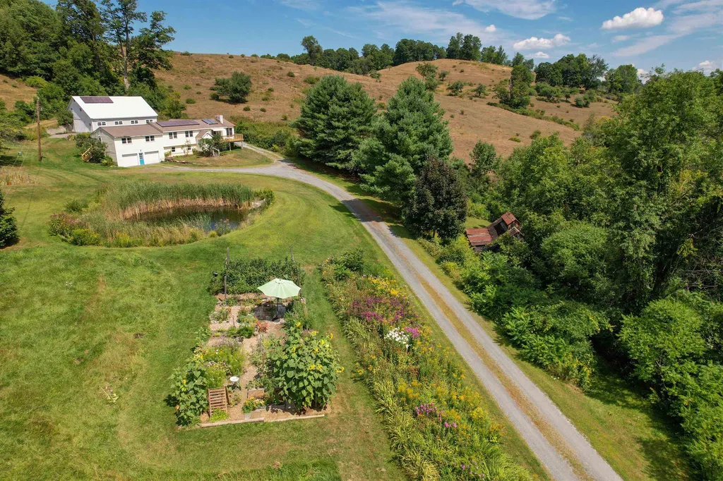 204 Hewitt Hill Road Pomfret VT 05053