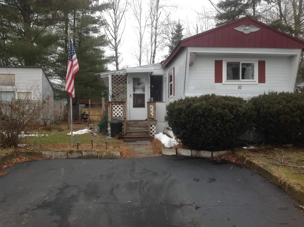 10 Pilgrim Lane Ossipee NH 03814