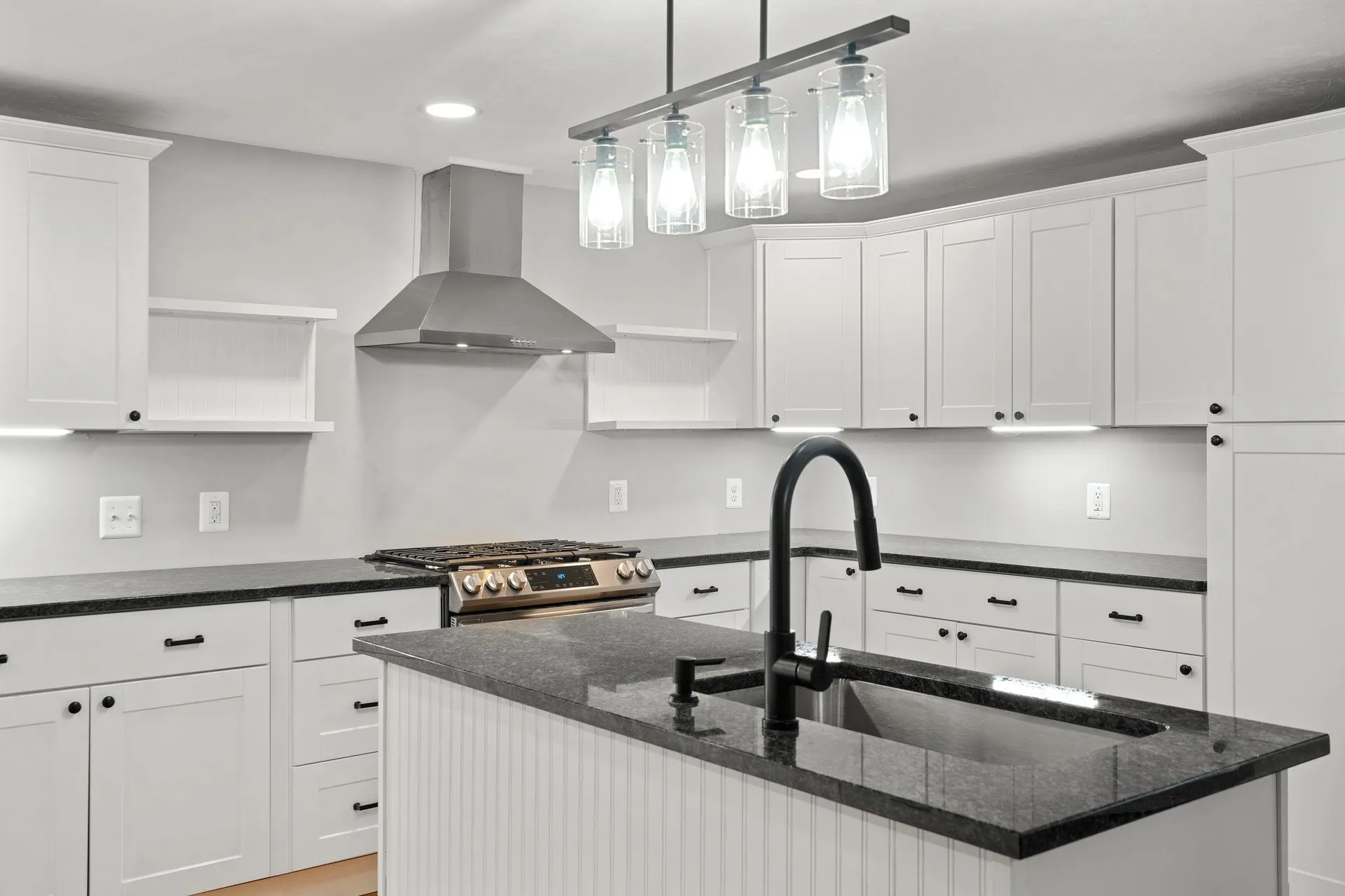 6 Andrews Avenue Hudson NH 03051