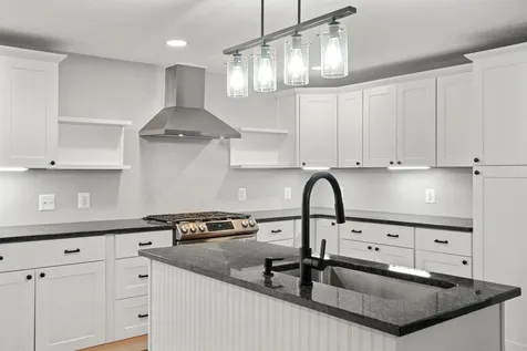 6 Andrews Avenue Hudson NH 03051