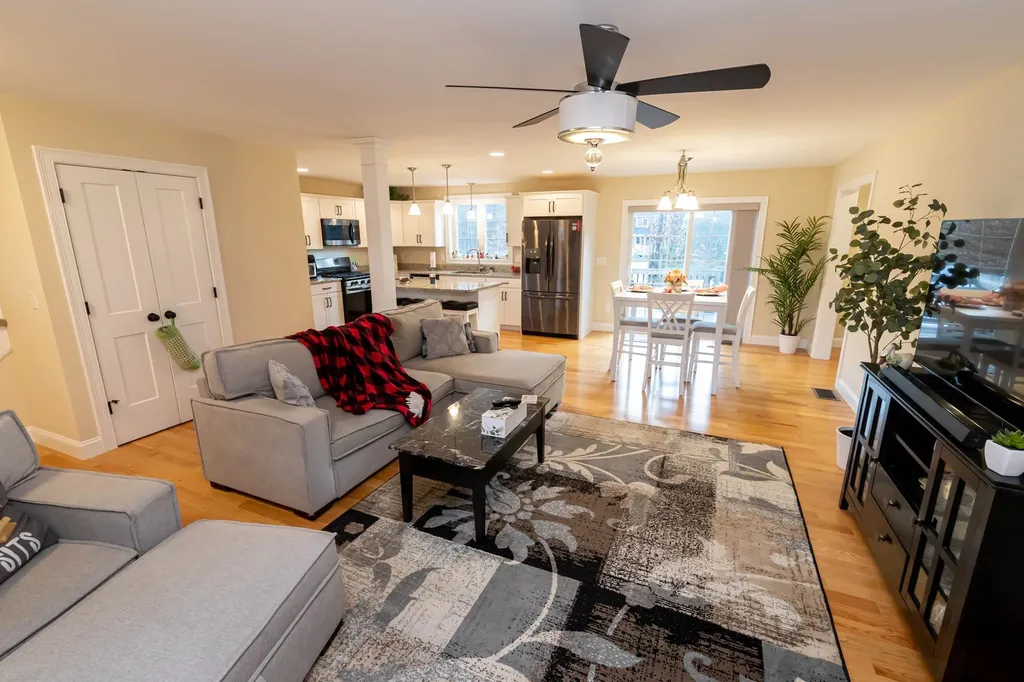 40 Tolend Road Barrington NH 03825