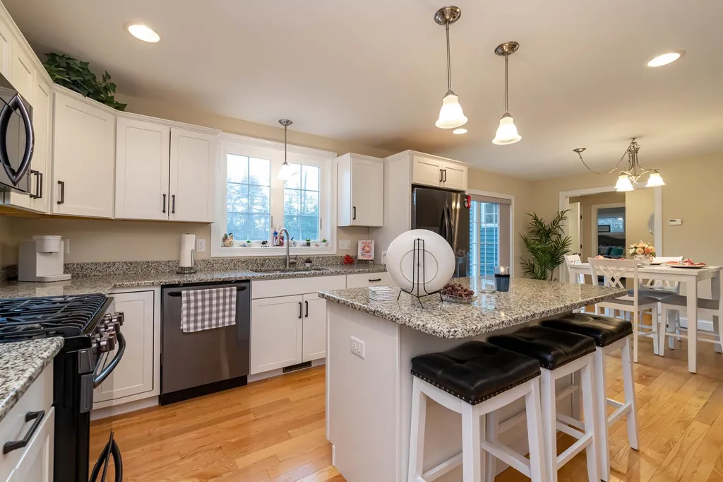 40 Tolend Road Barrington NH 03825