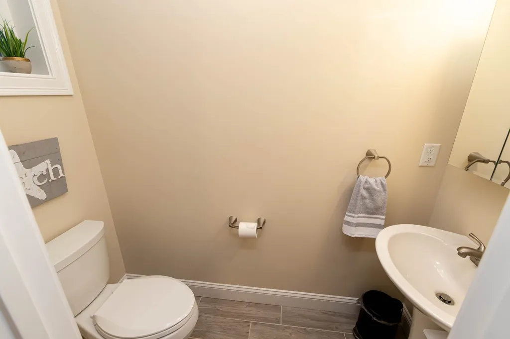 40 Tolend Road Barrington NH 03825