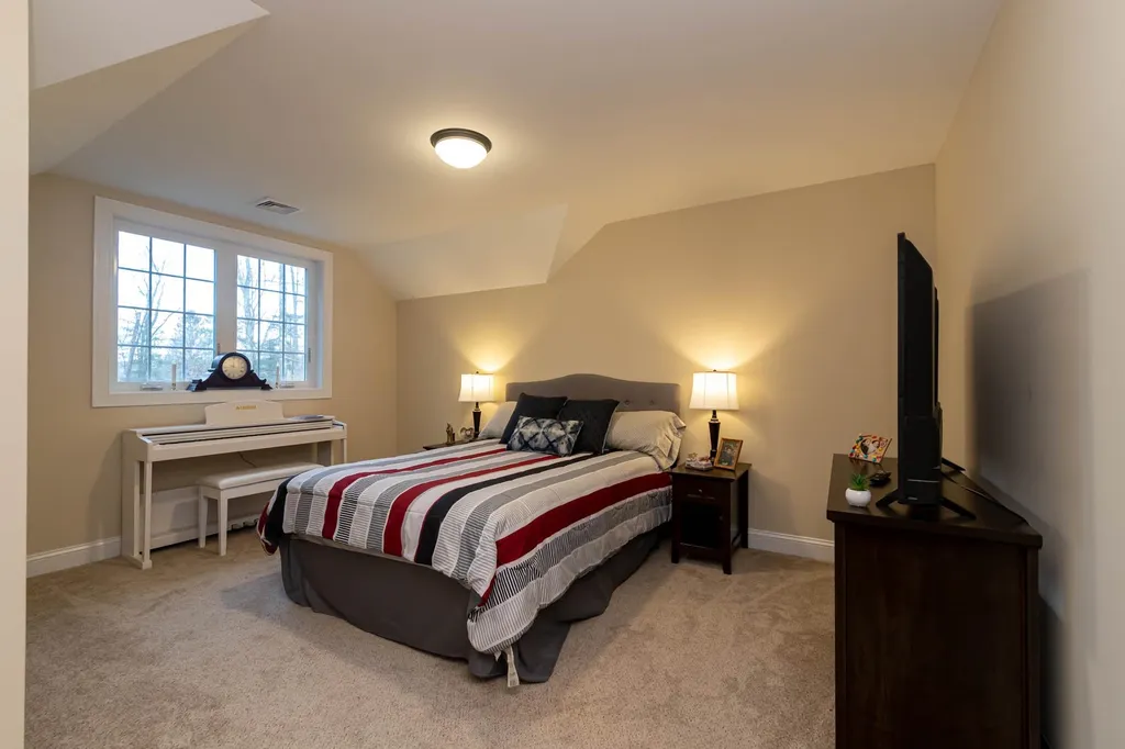 40 Tolend Road Barrington NH 03825
