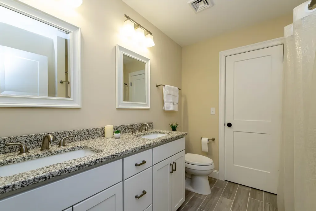 40 Tolend Road Barrington NH 03825