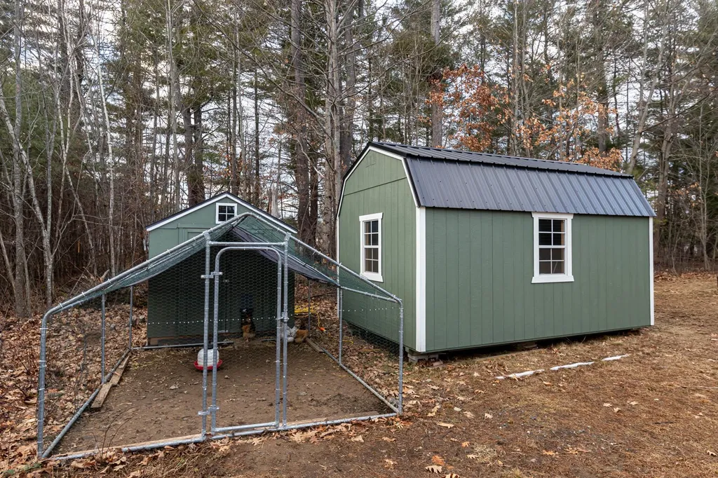 40 Tolend Road Barrington NH 03825