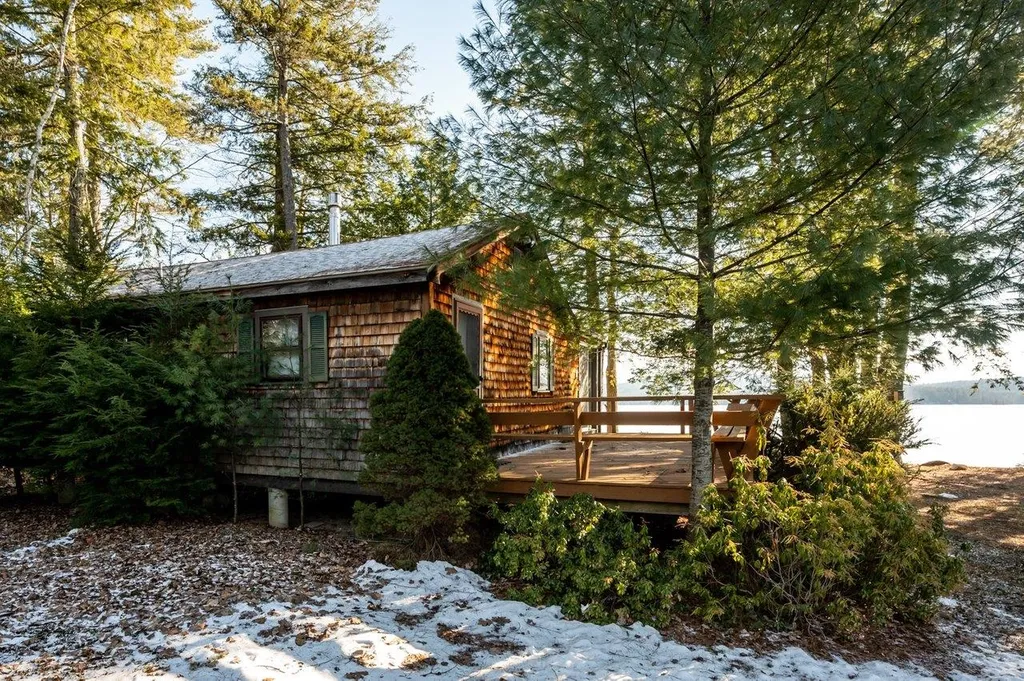 47 Lake Shore Drive Effingham NH 03882
