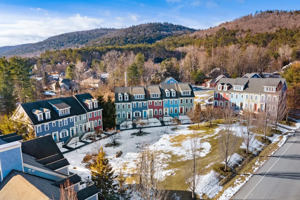 86 Barrister Drive Hartford VT 05001