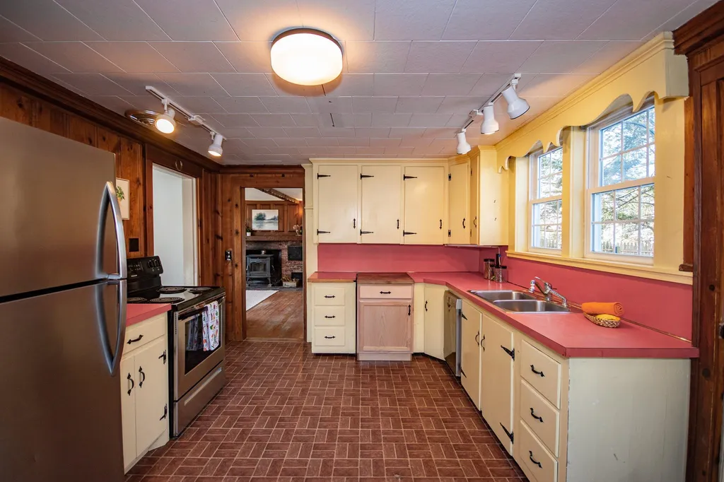 39 Exeter Road Hampton NH 03842