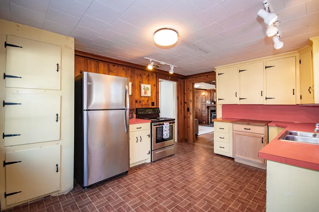 39 Exeter Road Hampton NH 03842