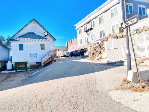 17 Bridge Street Henniker NH 03242