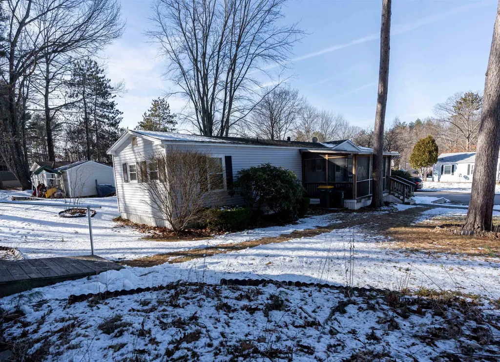 42 Gooseberry Circle Rochester NH 03867