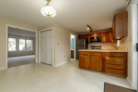 8 Salisbury Road Nashua NH 03064