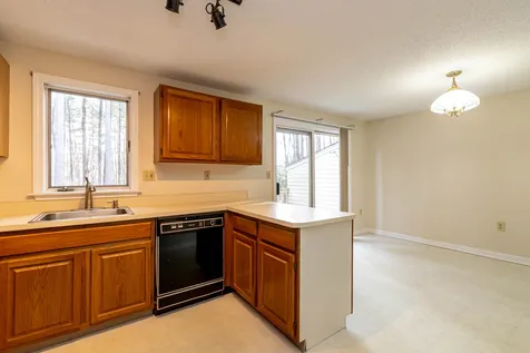 8 Salisbury Road Nashua NH 03064