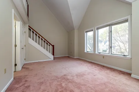 8 Salisbury Road Nashua NH 03064