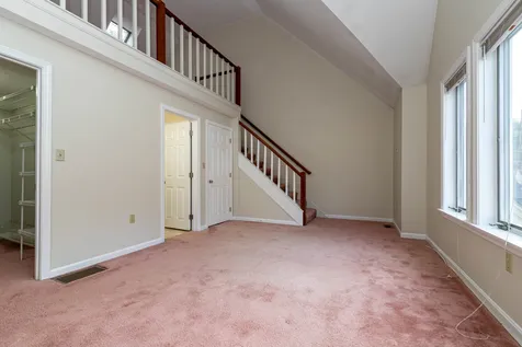 8 Salisbury Road Nashua NH 03064