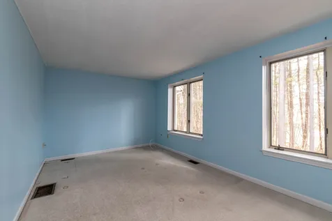 8 Salisbury Road Nashua NH 03064