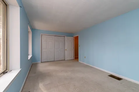 8 Salisbury Road Nashua NH 03064