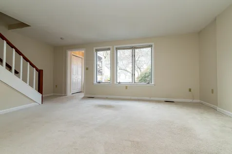 8 Salisbury Road Nashua NH 03064