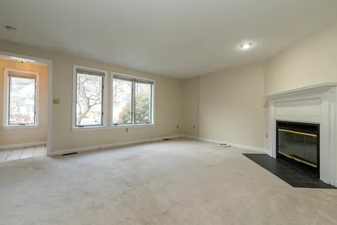 8 Salisbury Road Nashua NH 03064
