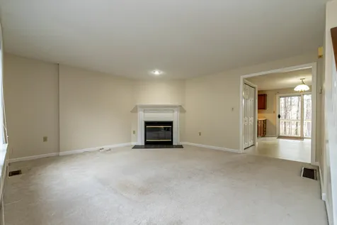 8 Salisbury Road Nashua NH 03064