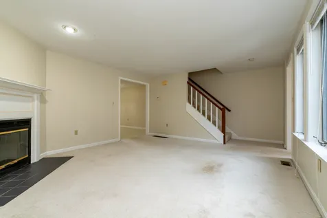 8 Salisbury Road Nashua NH 03064