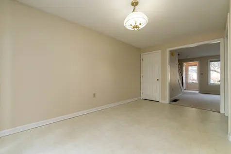 8 Salisbury Road Nashua NH 03064