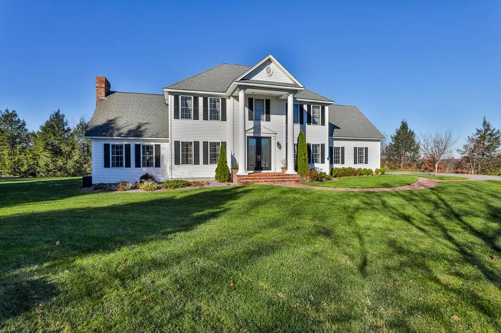 93 Coleman Road Auburn NH 03032