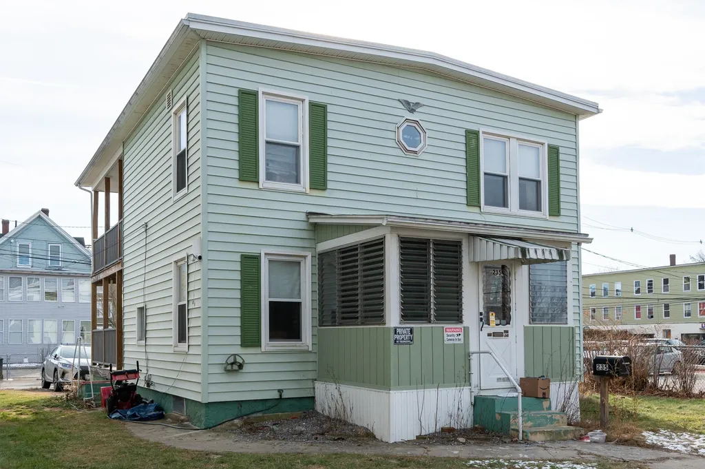 235 Cedar Street Manchester NH 03103