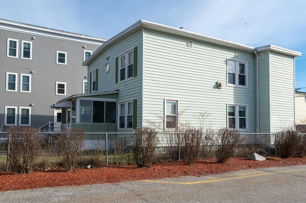 235 Cedar Street Manchester NH 03103
