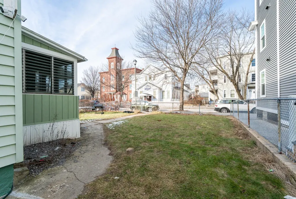 235 Cedar Street Manchester NH 03103