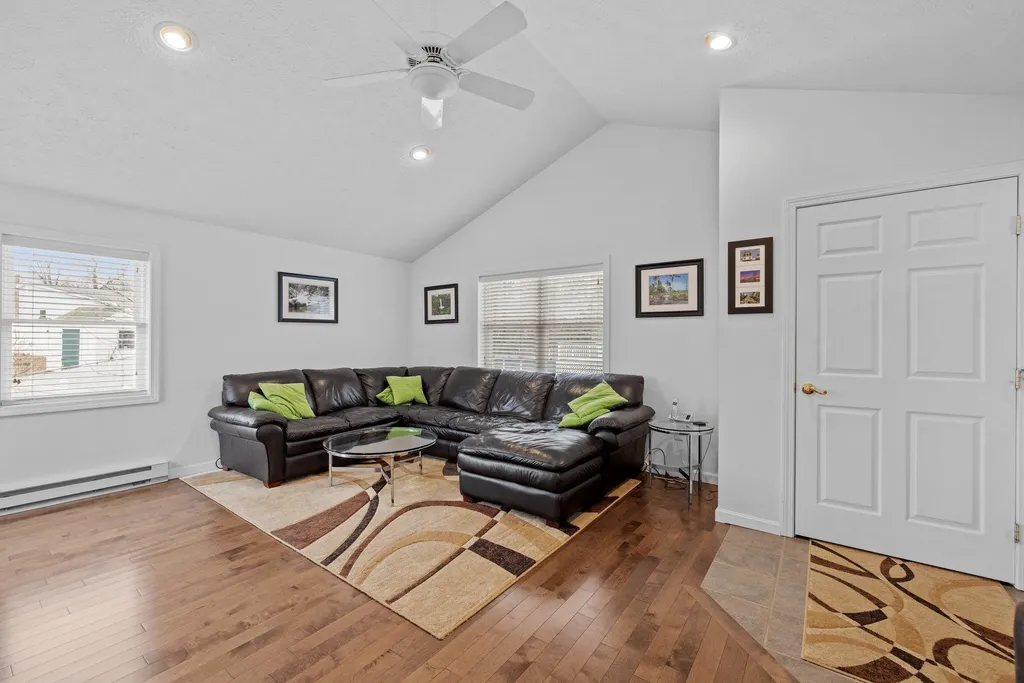 19 Custom Street Nashua NH 03062