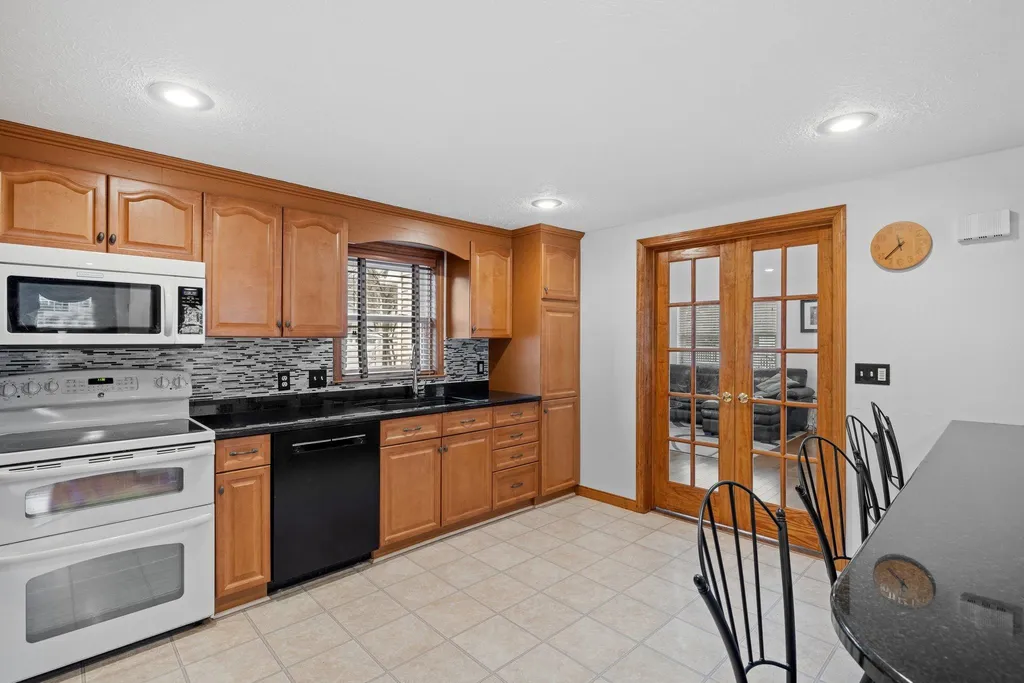 19 Custom Street Nashua NH 03062