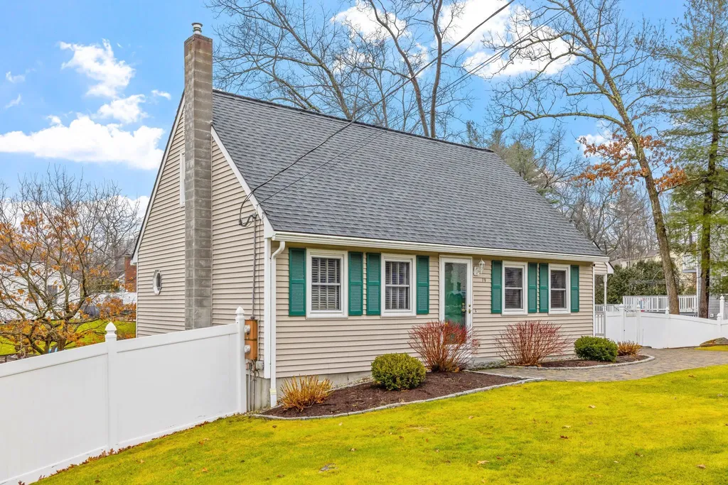 19 Custom Street Nashua NH 03062