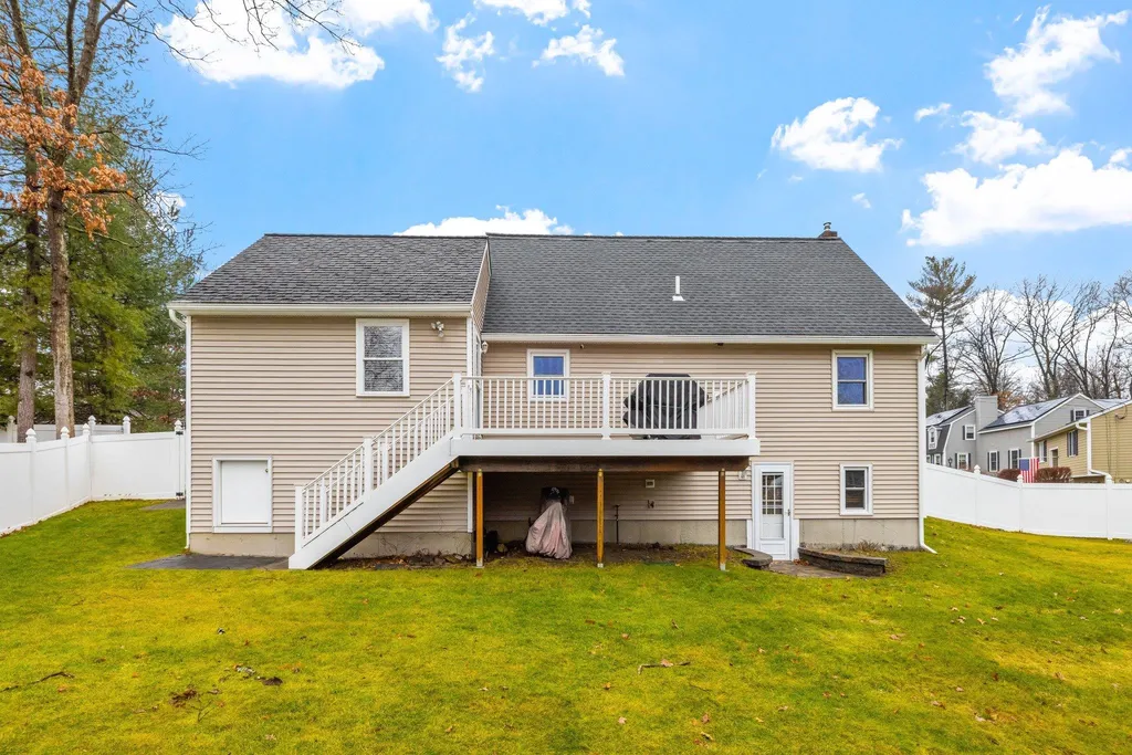 19 Custom Street Nashua NH 03062