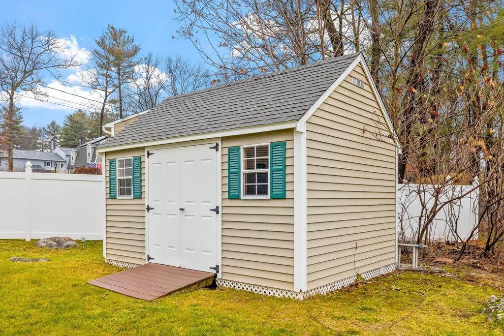 19 Custom Street Nashua NH 03062