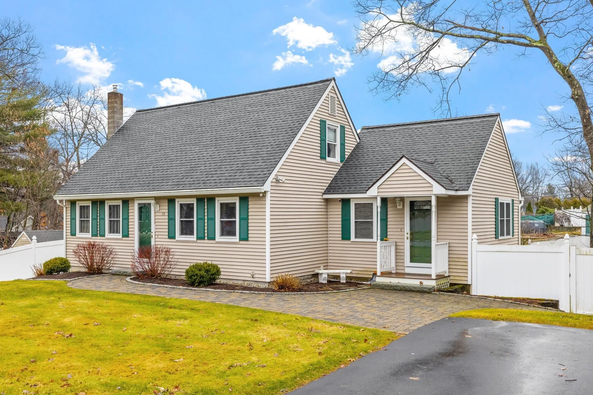 19 Custom Street Nashua NH 03062