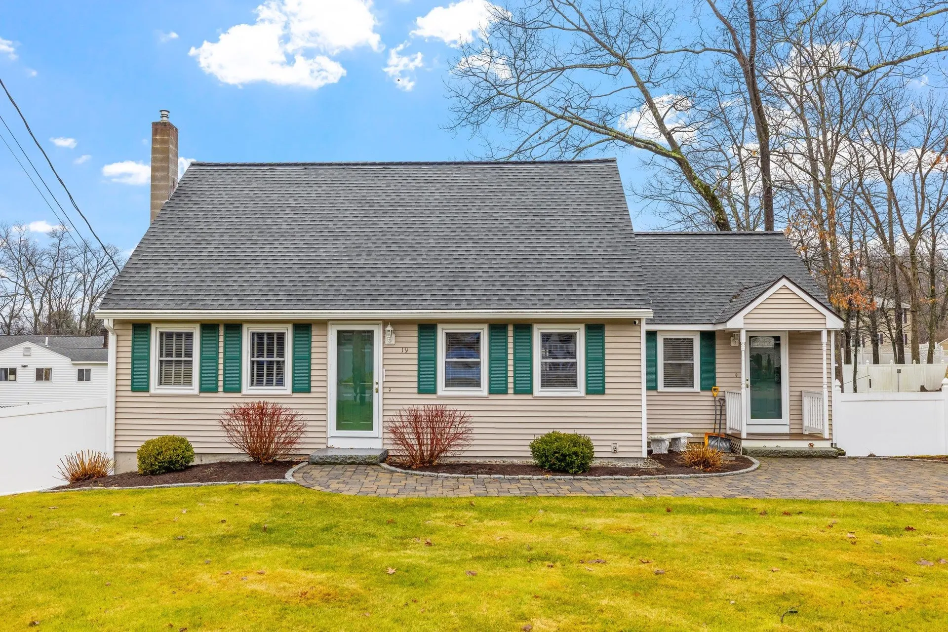 19 Custom Street Nashua NH 03062