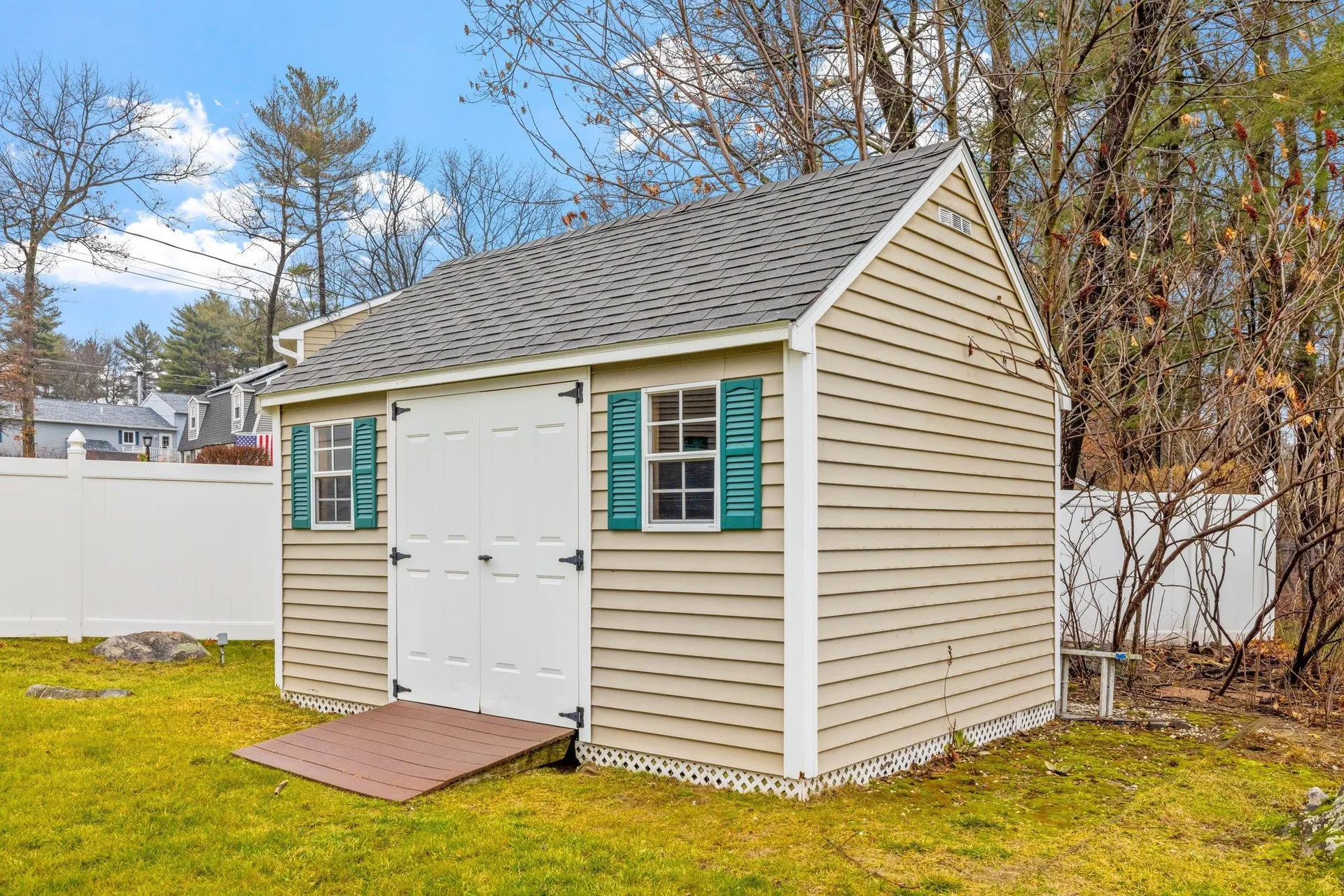 19 Custom Street Nashua NH 03062