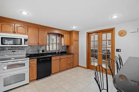 19 Custom Street Nashua NH 03062