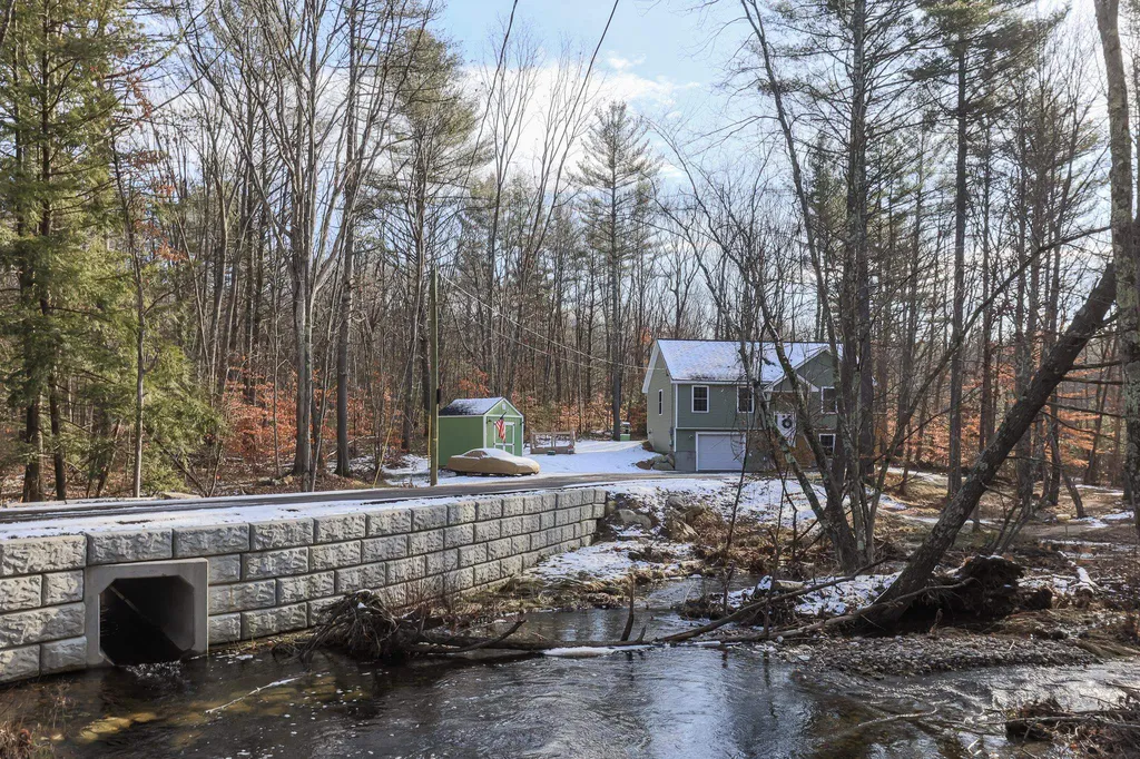 113 Twin Bridge Road Weare NH 03281