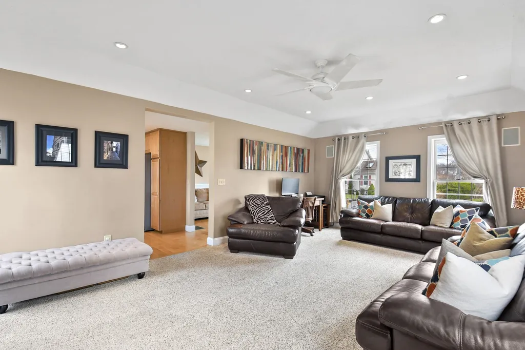 274 Aaron Drive Manchester NH 03109