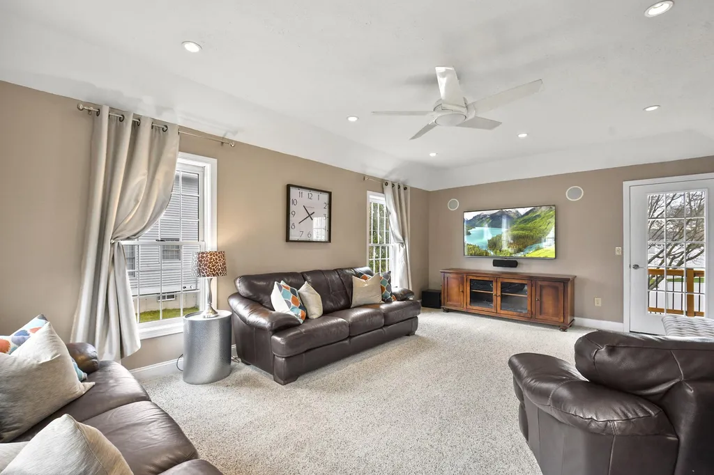274 Aaron Drive Manchester NH 03109