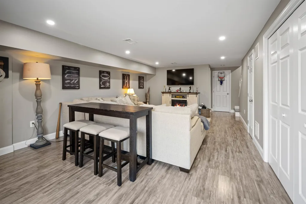 23 Merrimack Drive Merrimack NH 03054