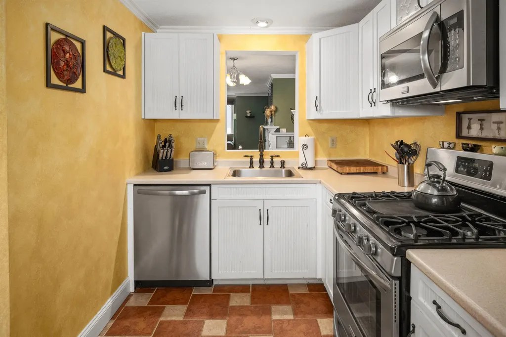 23 Merrimack Drive Merrimack NH 03054