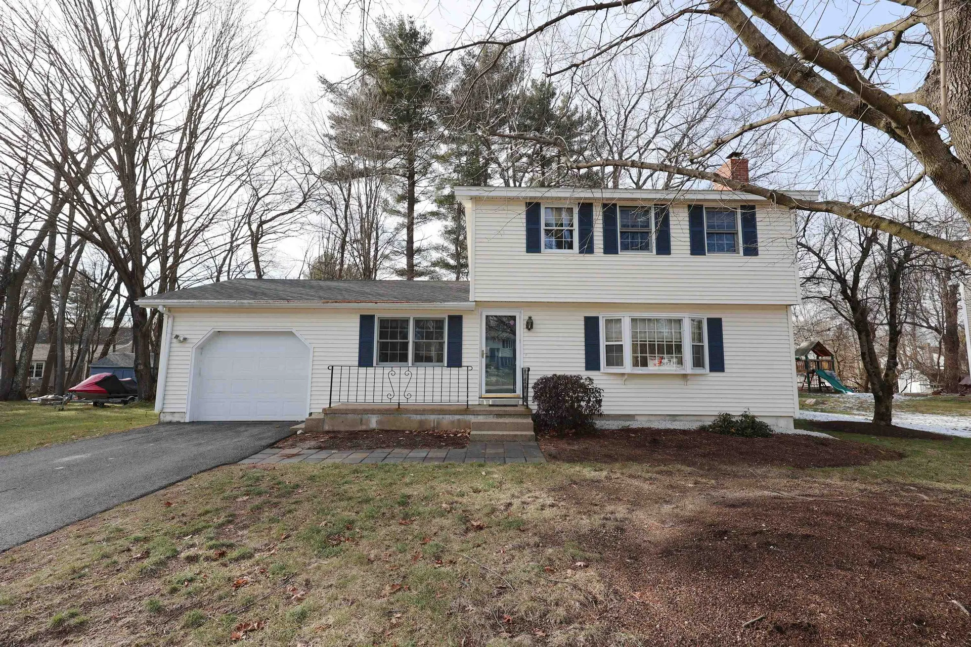 8 Monroe Drive Hooksett NH 03106