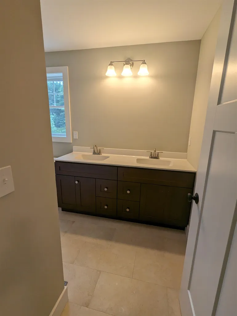 9 Bryson Lane Lee NH 03861