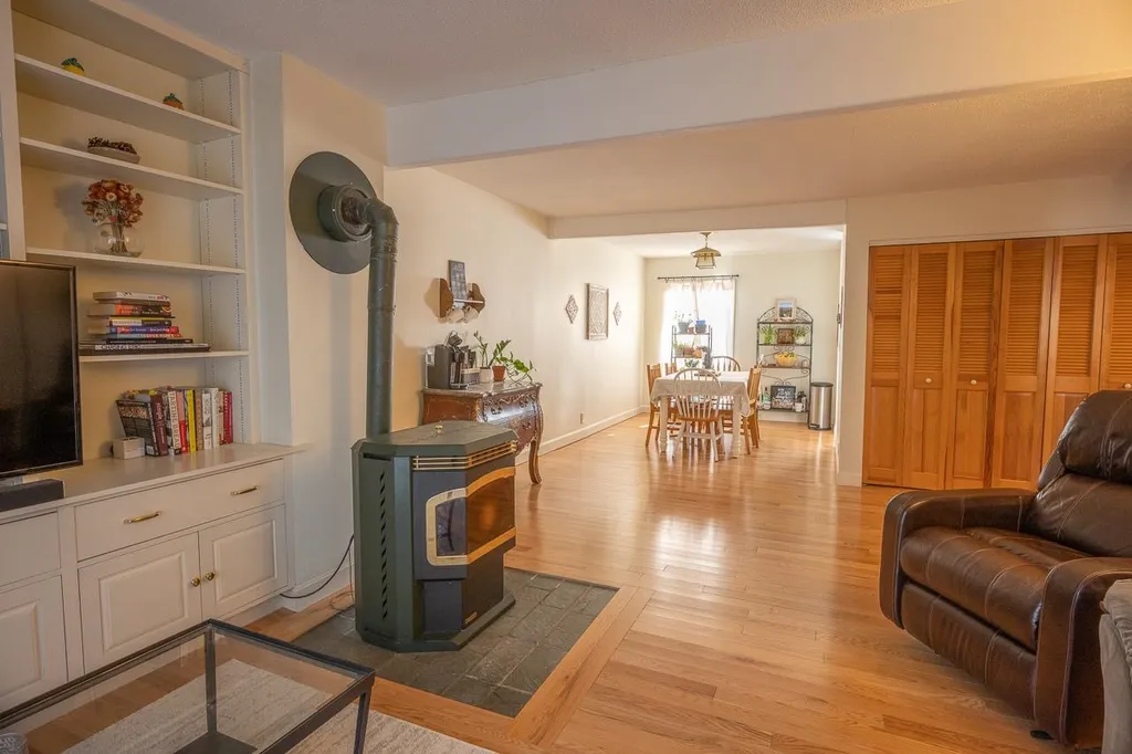 127 Brook Hollow Hanover NH 03755