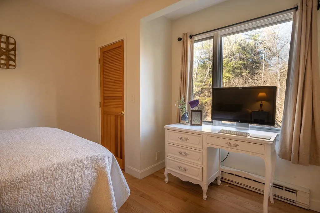 127 Brook Hollow Hanover NH 03755